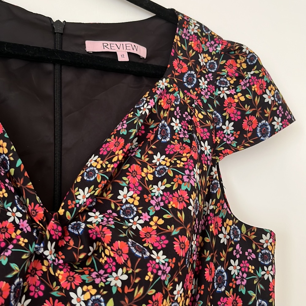 REVIEW Daisy Chain Black Floral Fit and Flare Midi Dress - Picture 6 of 14